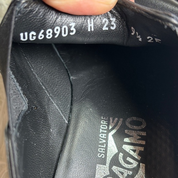 SALVATORE FERRAGAMO Lavorazione Originale side-gore cap toe loafers - Picture 6 of 6